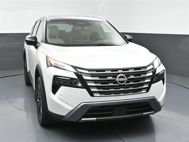 Used 2025 Nissan Rogue SL w/ Tech Package AWD/4WD image 3