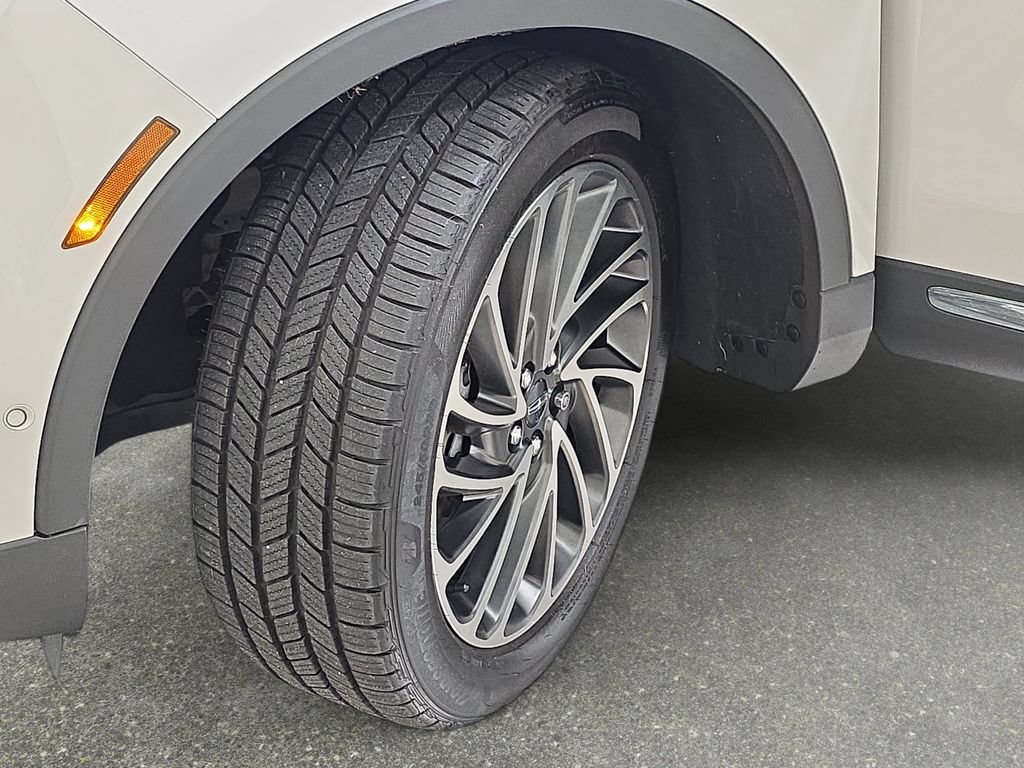 Used 2020 Lincoln Nautilus Reserve AWD/4WD image 32