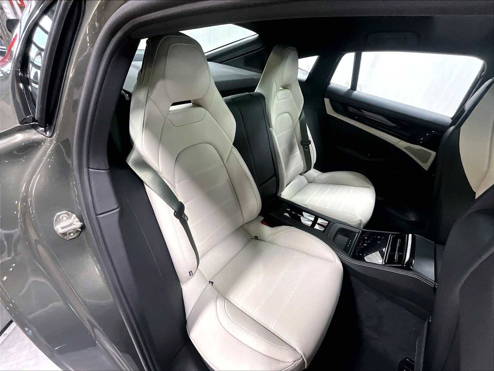 Used 2026 Porsche Panamera 4 image 32