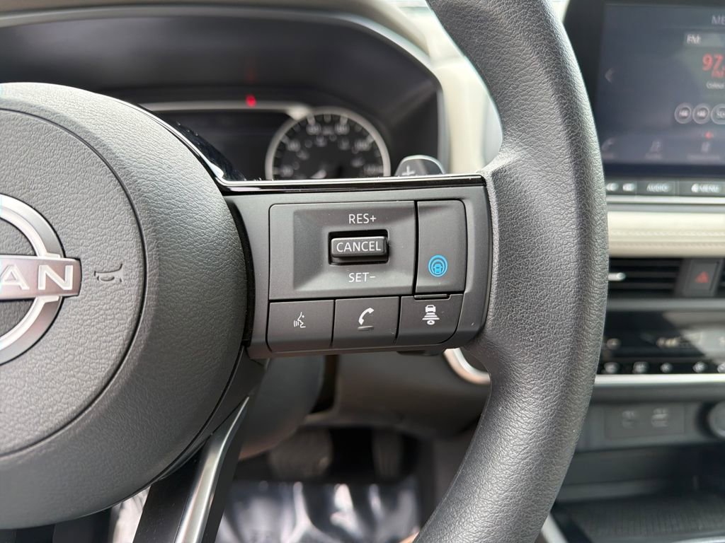 Used 2023 Nissan Rogue SV FWD image 23