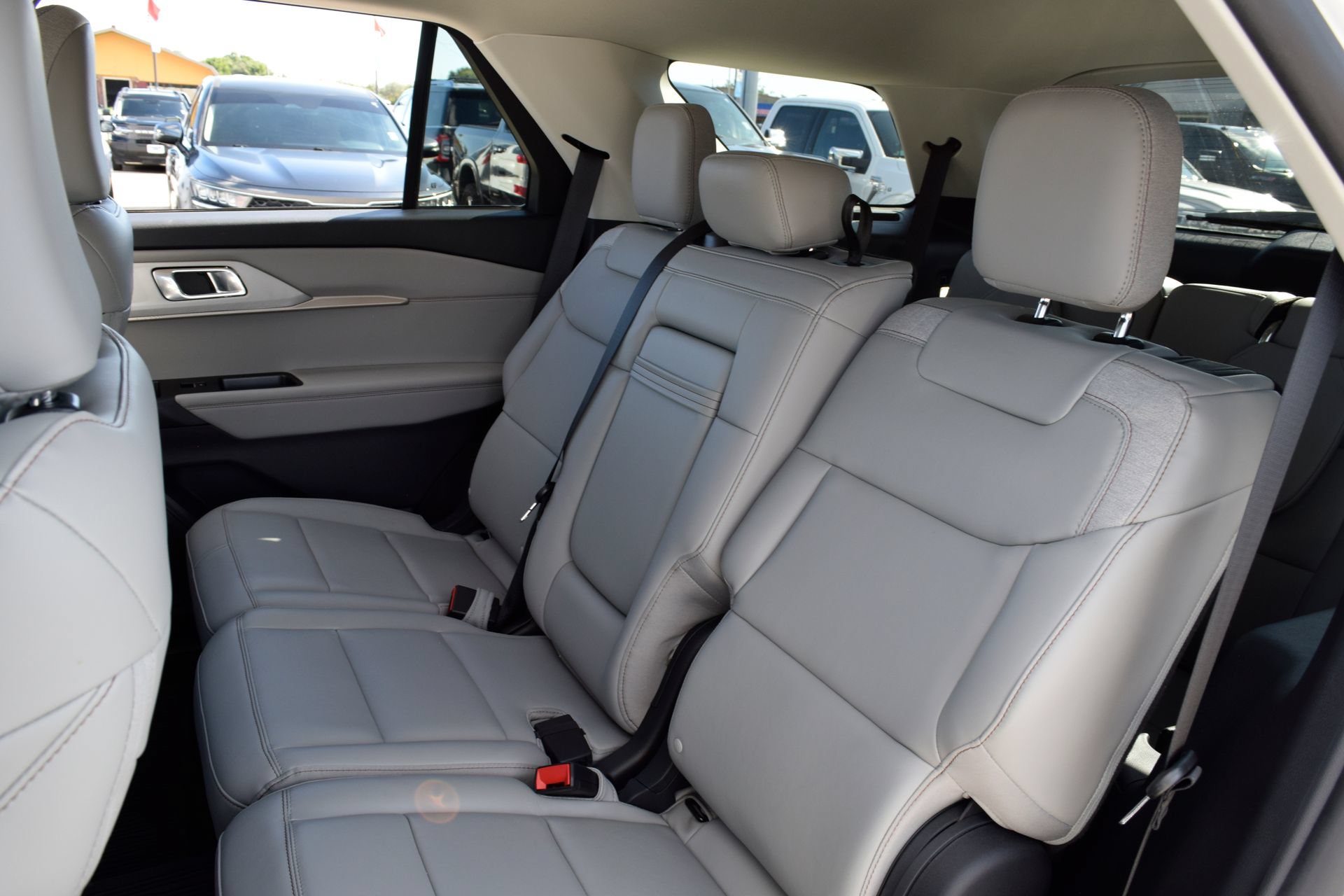 Used 2025 Ford Explorer Active w/ Active Comfort Package AWD/4WD image 19