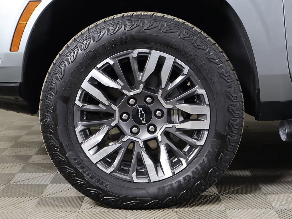 Used 2025 Chevrolet Tahoe Z71 AWD/4WD image 25