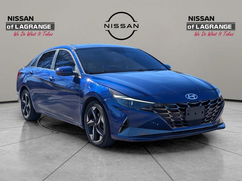 Used 2021 Hyundai Elantra SEL w/ Convenience + Premium Package image 3