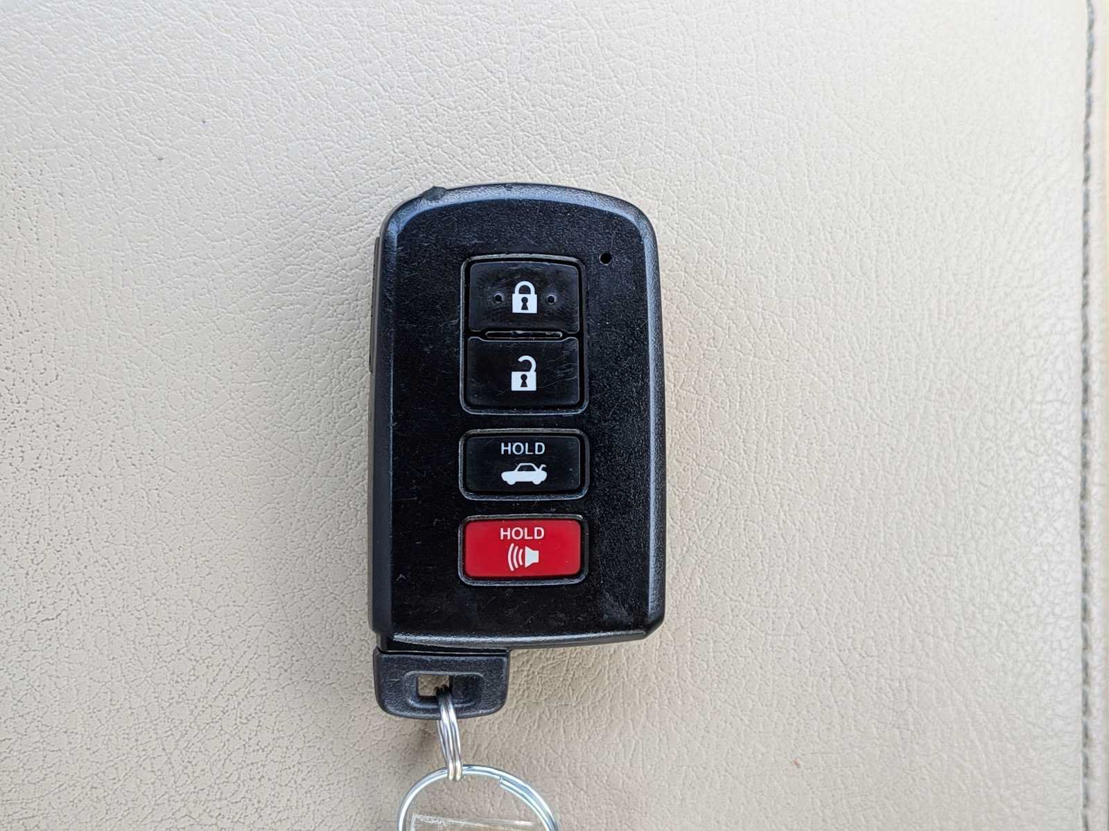 Used 2015 Toyota Camry XLE w/ Moonroof Package FWD image 30