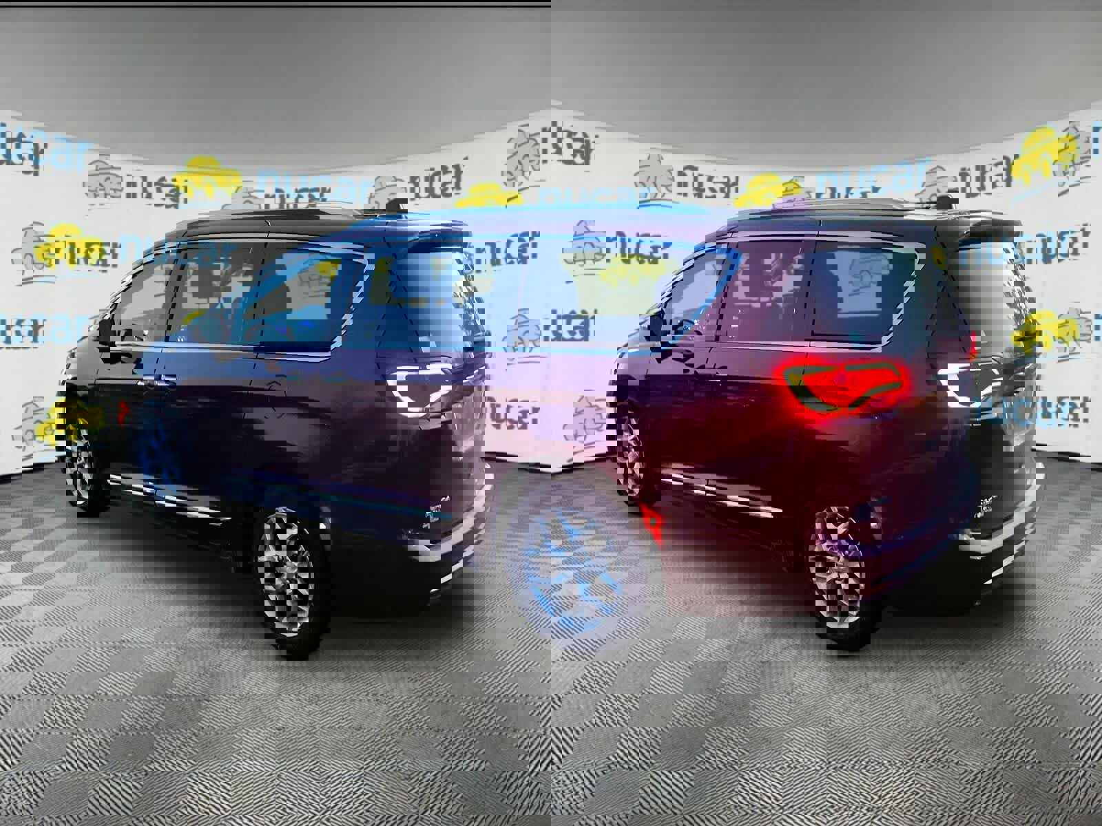 Used 2018 Chrysler Pacifica Limited image 3