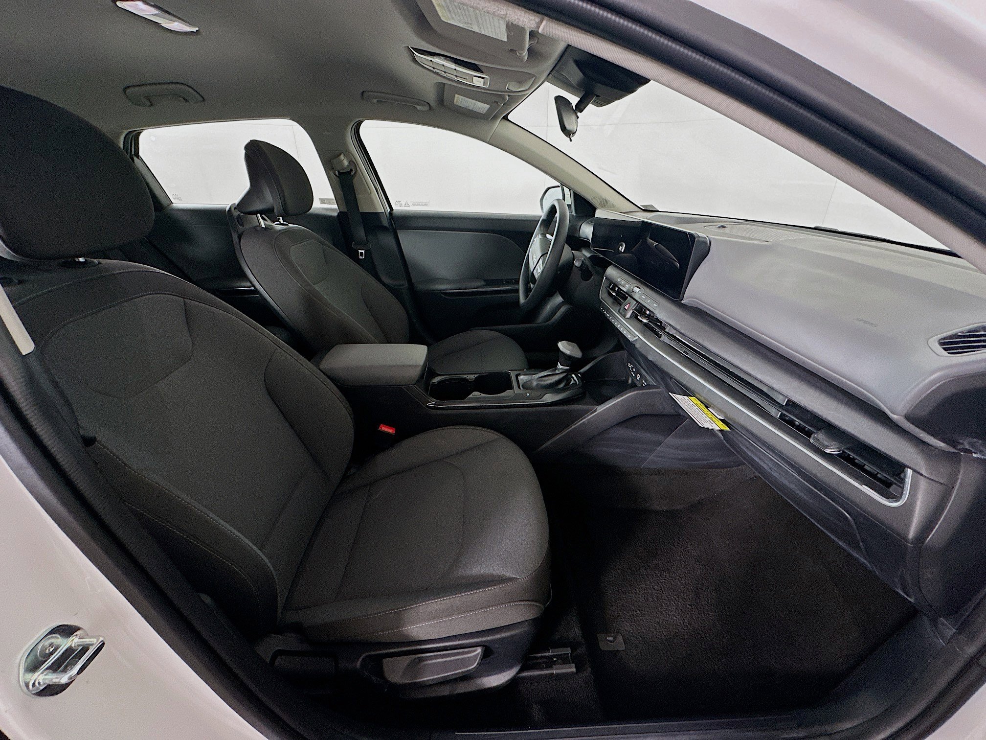 Used 2025 Kia K4 LXS image 29