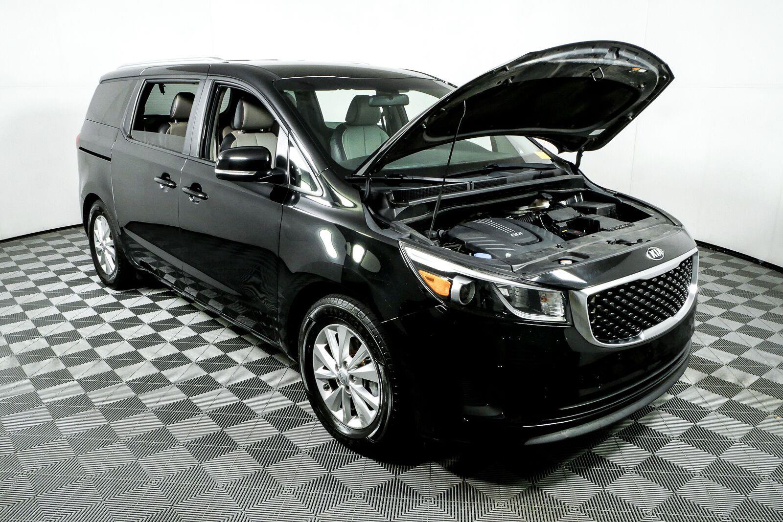 Used 2017 Kia Sedona LX w/ LX Essentials Premium Package FWD image 34