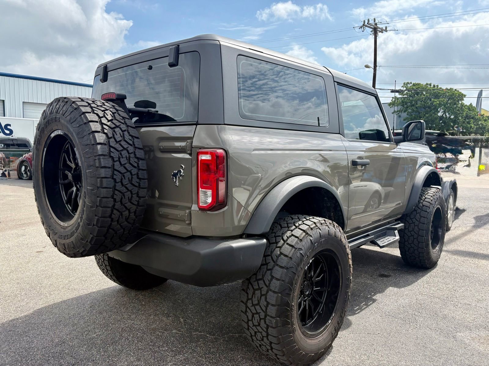 Used 2025 Ford Bronco 2-Door AWD/4WD image 3