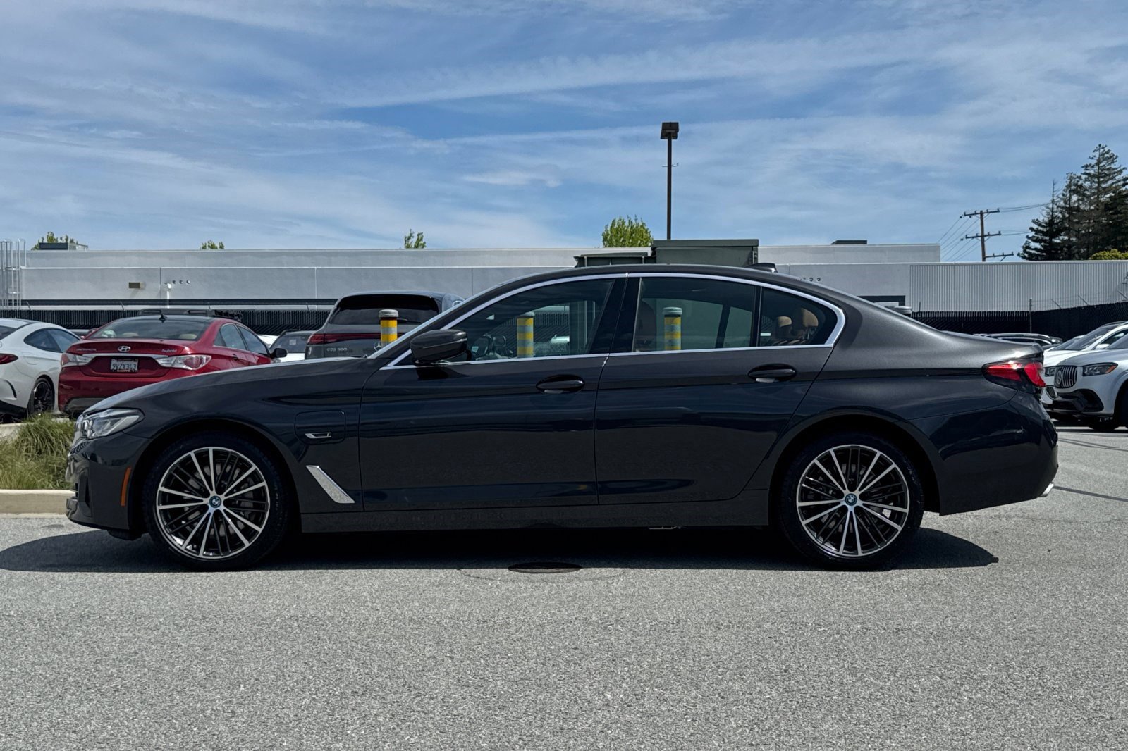 Used 2023 BMW 530e w/ Convenience Package image 2