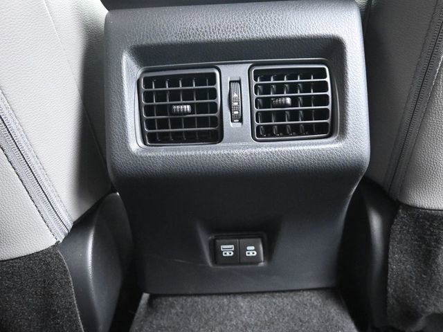 Used 2025 Toyota Camry SE w/ Convenience Package image 35