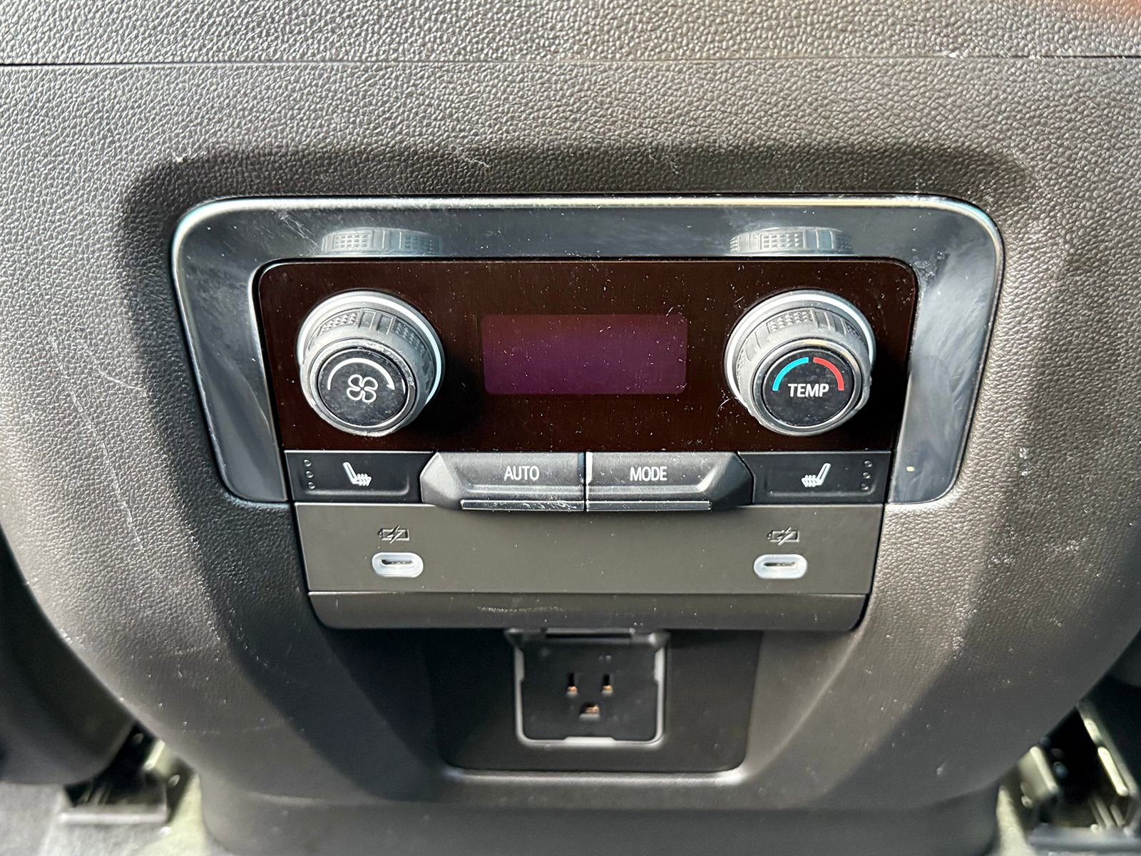 Used 2023 Chevrolet Suburban High Country image 20