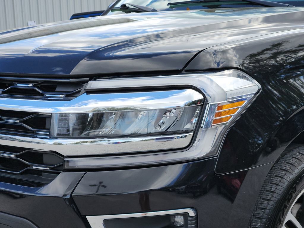 Used 2023 Ford Expedition Limited image 7