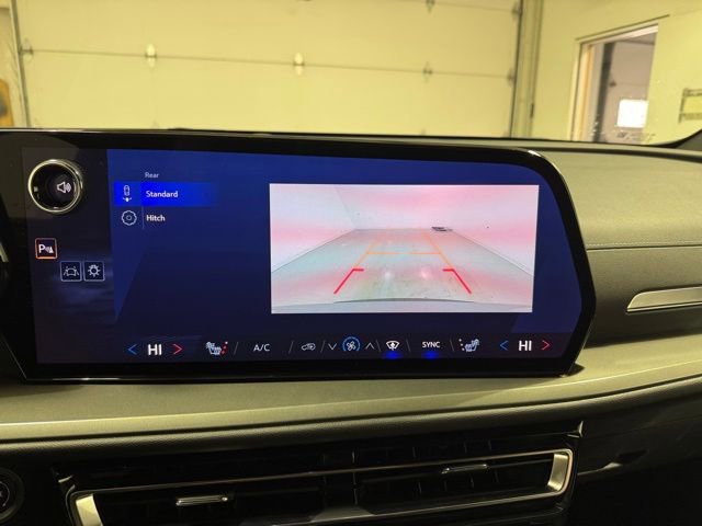 Certified 2025 Chevrolet Traverse LT image 20