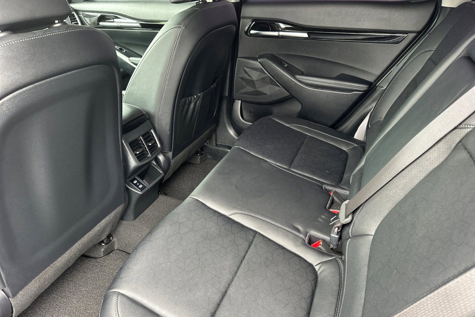 Certified 2024 Kia Seltos EX FWD image 15
