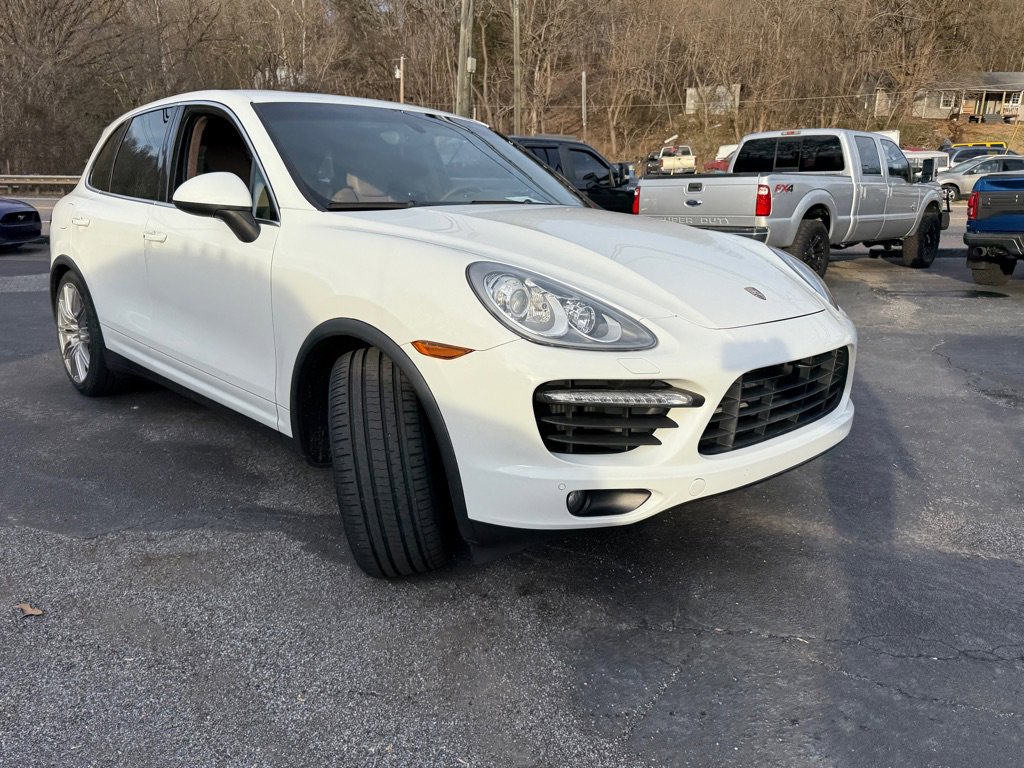 Used 2013 Porsche Cayenne Turbo w/ Premium Pkg Plus image 97