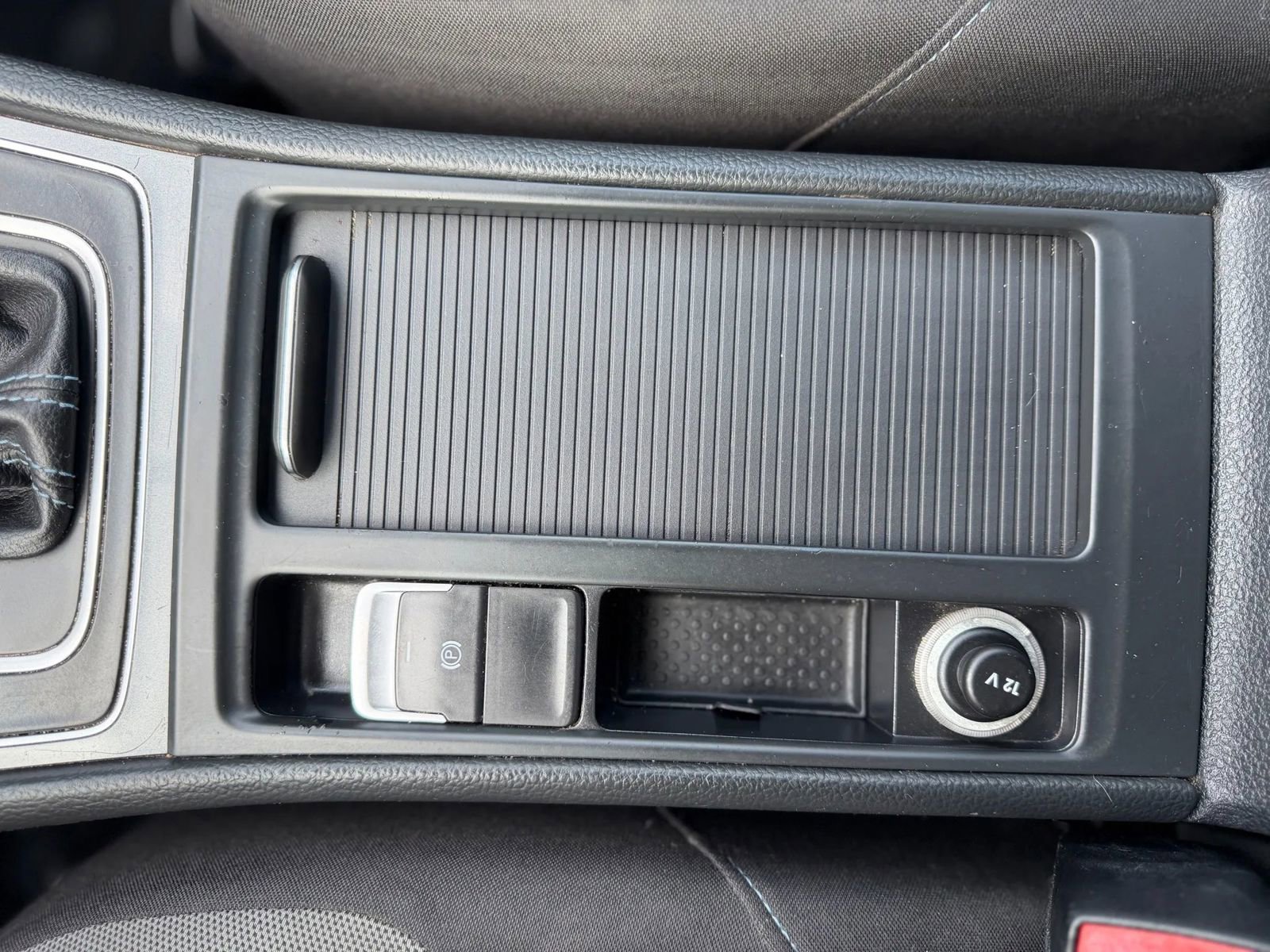 Used 2016 Volkswagen e-Golf SE w/ DC Fast Charging Package image 19