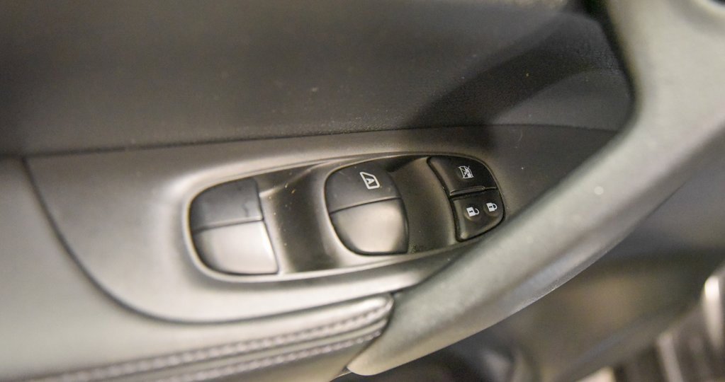 Used 2017 Nissan Rogue SV w/ Midnight Edition image 14