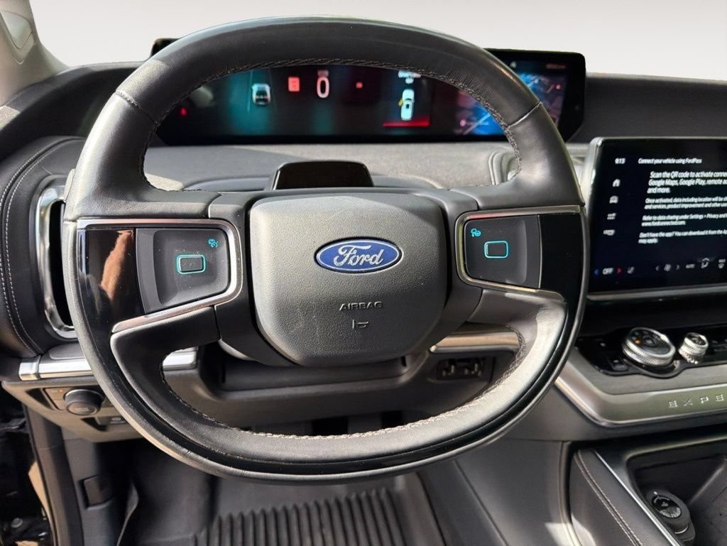 Used 2025 Ford Expedition Platinum w/ Driver's Package AWD/4WD image 20