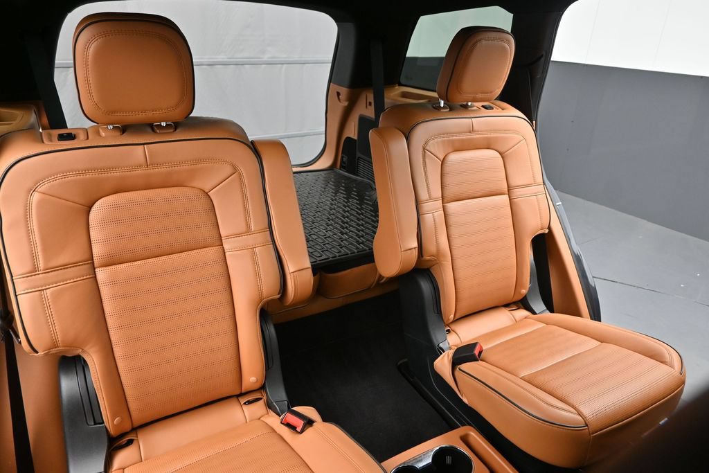 Used 2023 Lincoln Aviator Black Label Grand Touring AWD/4WD image 11