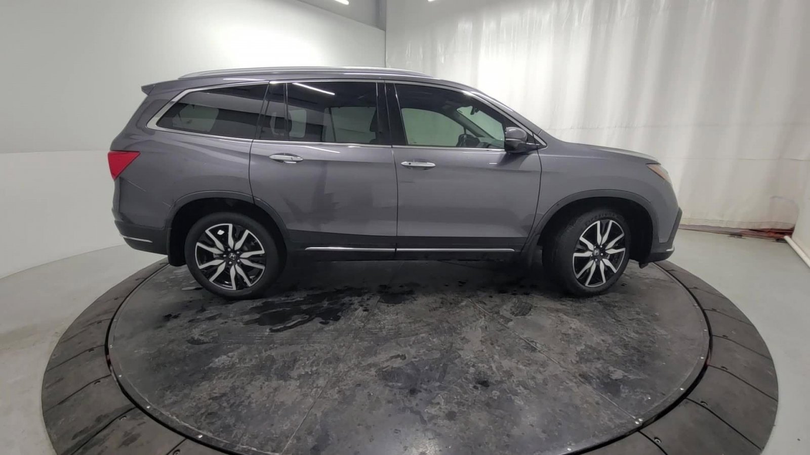 Used 2020 Honda Pilot Touring image 2