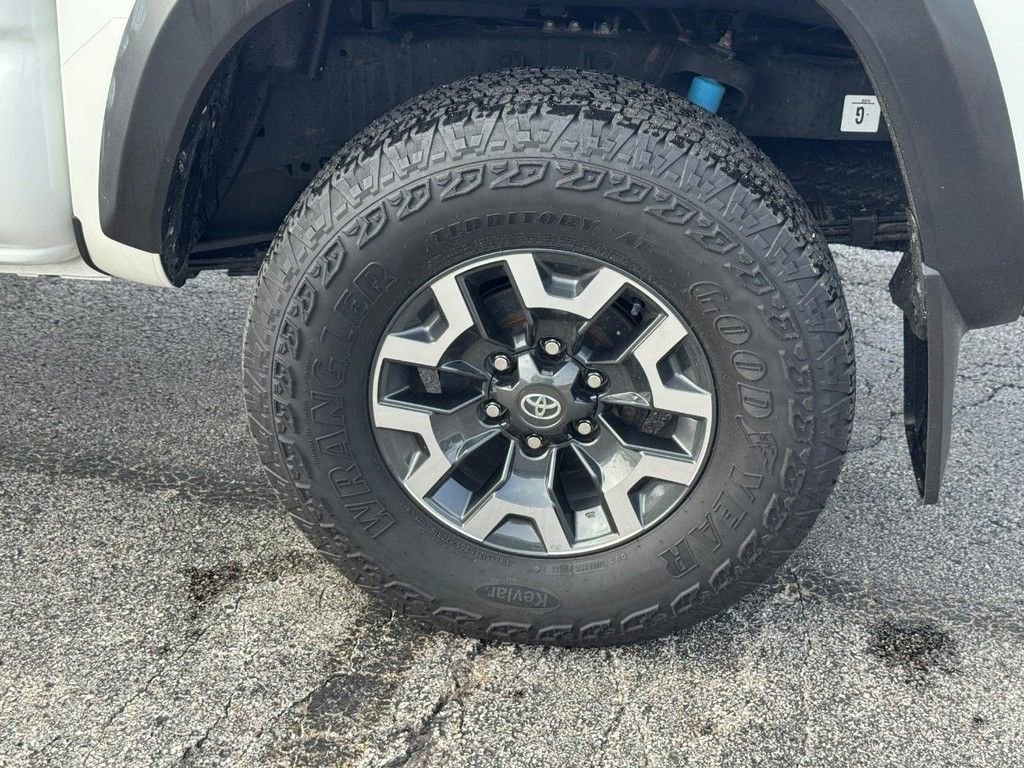 Used 2023 Toyota Tacoma TRD Off-Road AWD/4WD image 9