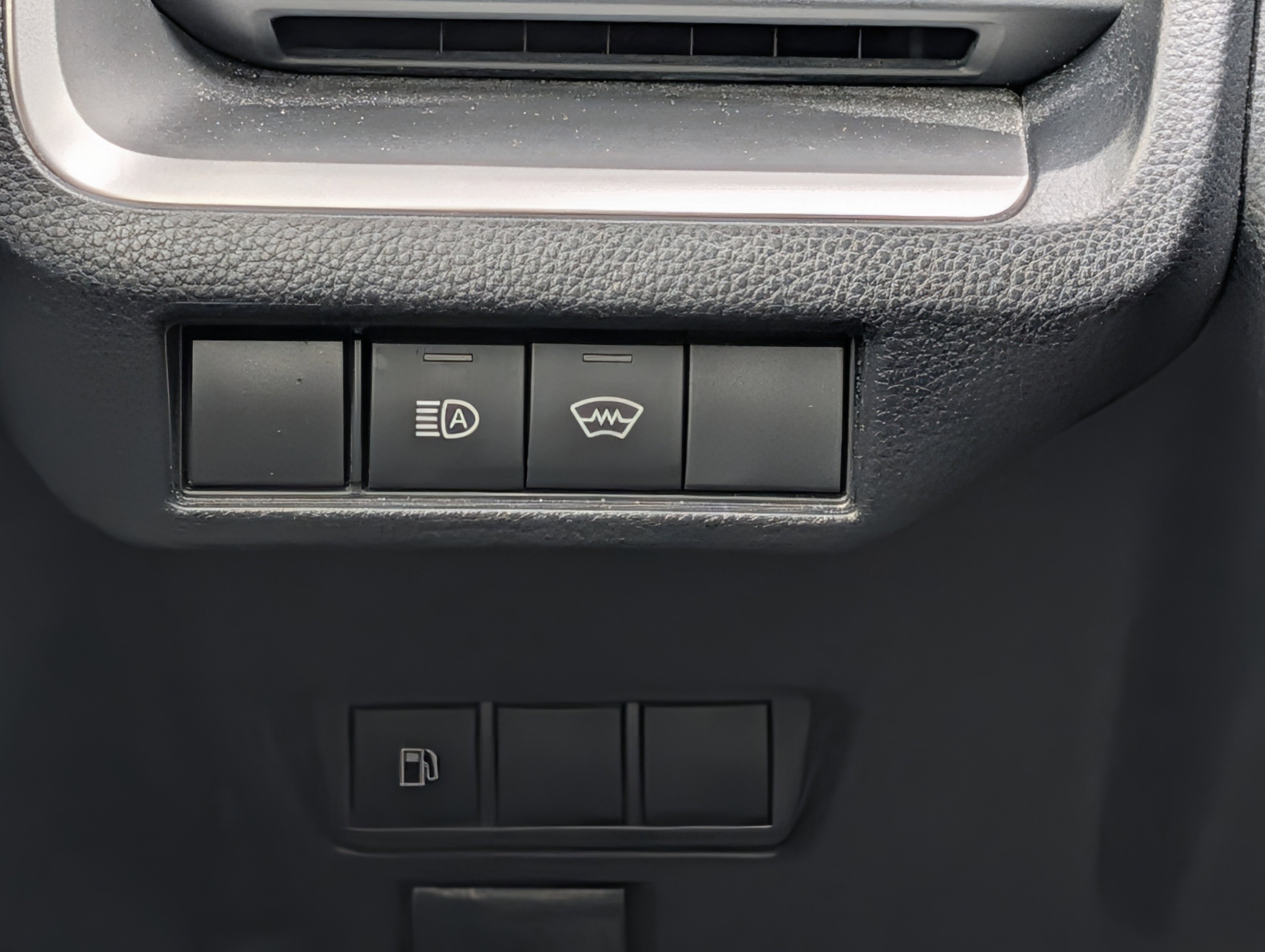 Used 2023 Toyota Prius LE FWD image 27