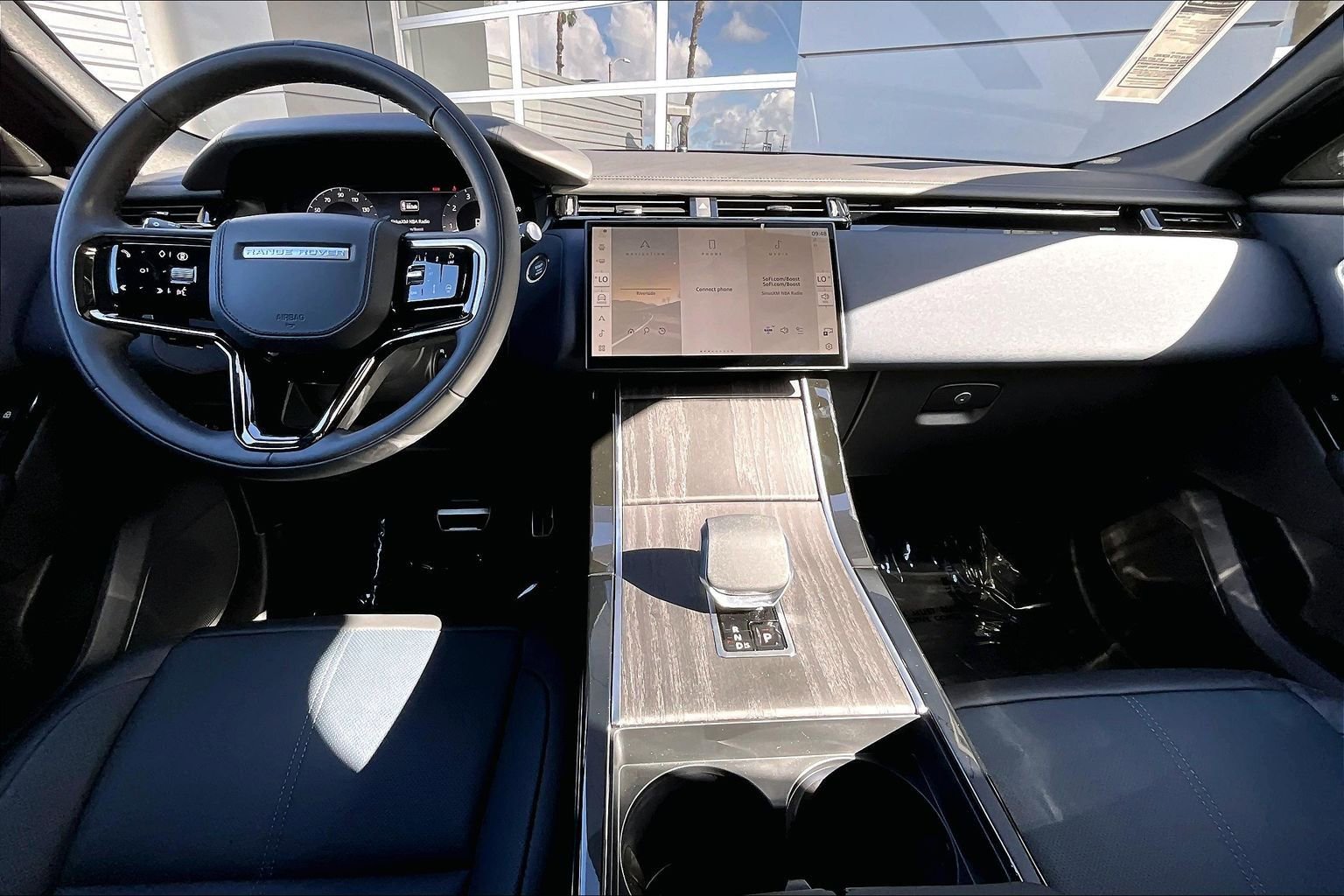 New 2026 Land Rover Range Rover Velar Dynamic SE image 5