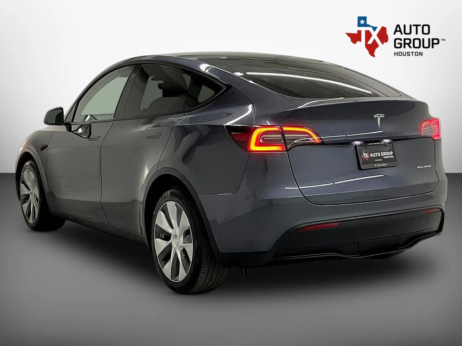 Used 2023 Tesla Model Y Long Range AWD/4WD image 3