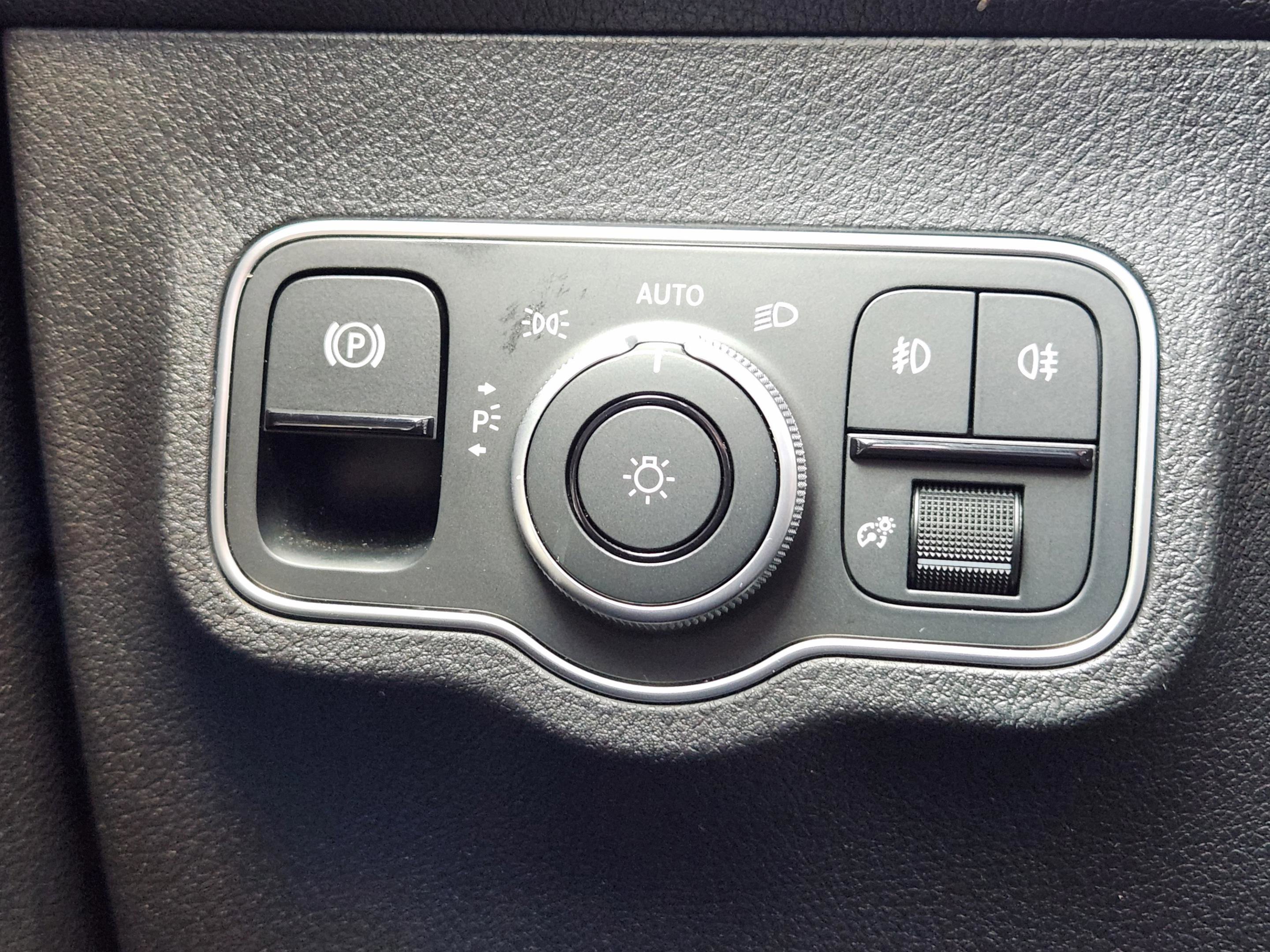 Used 2025 Mercedes-Benz GLB 250 image 14