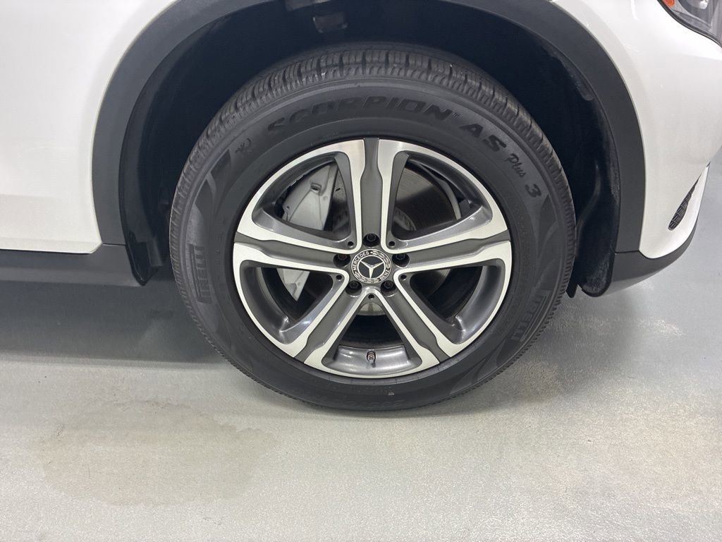 Used 2019 Mercedes-Benz GLC 300 4MATIC image 4