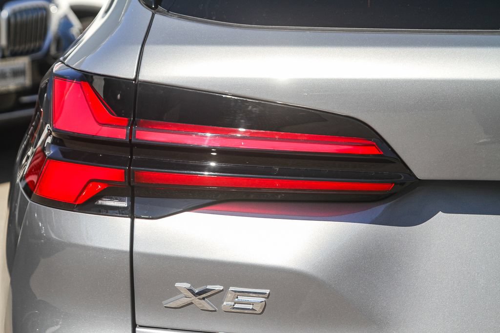 New 2026 BMW X5 sDrive40i w/ M Sport Package RWD image 7