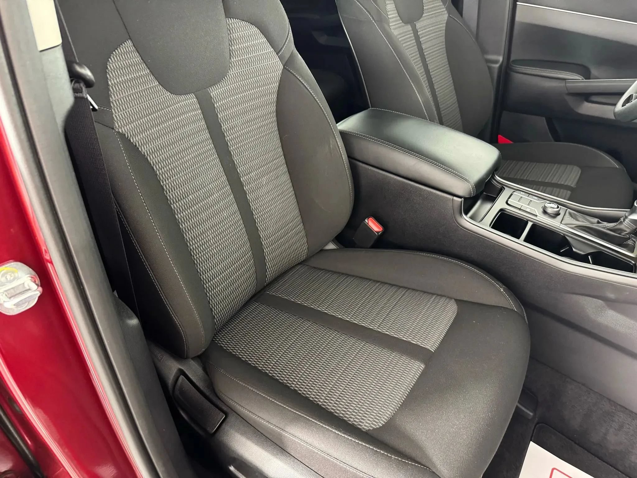 Used 2023 Kia Sorento LX FWD image 30