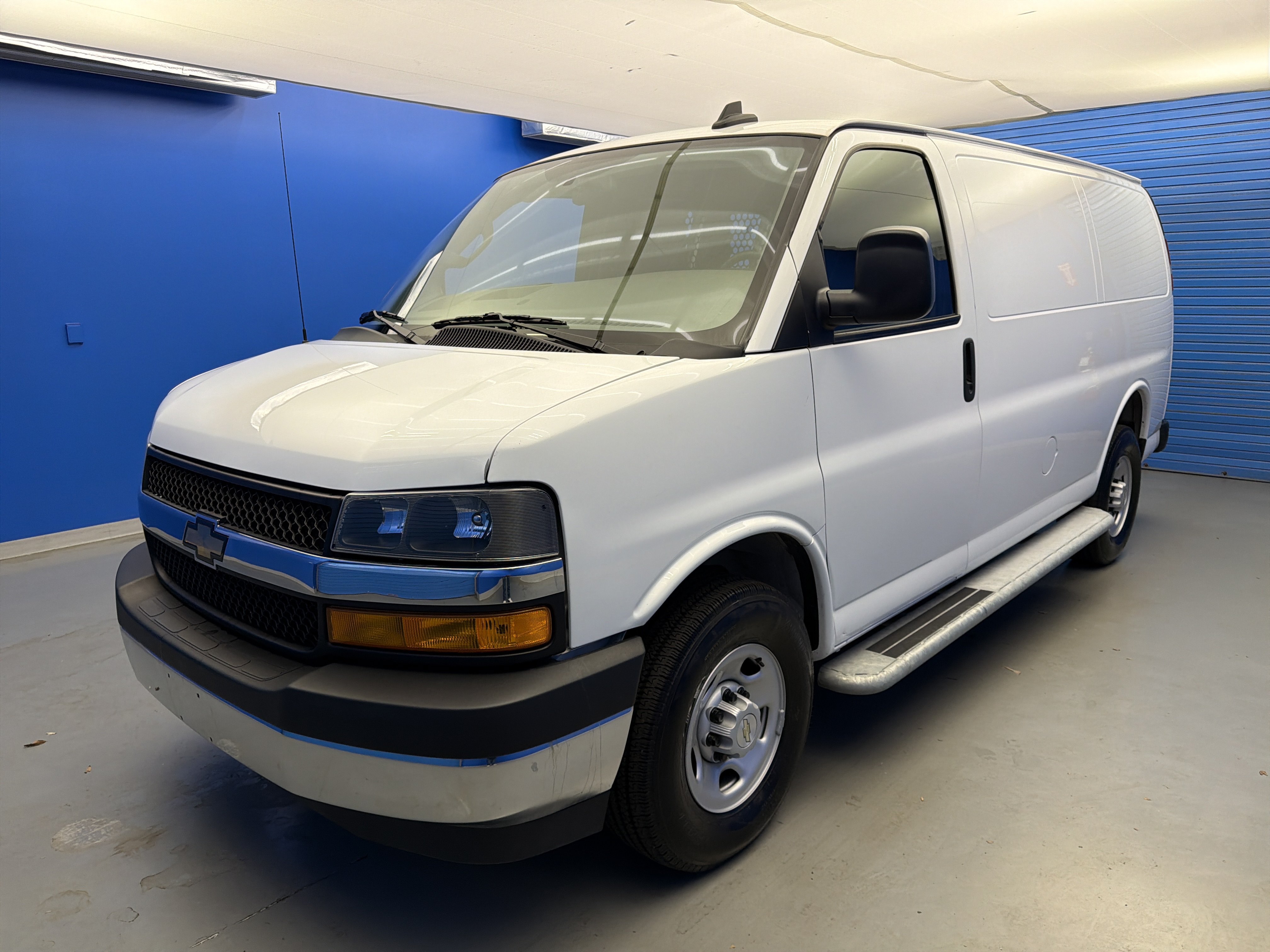 Used 2024 Chevrolet Express 2500 w/ Driver Convenience Package RWD image 4