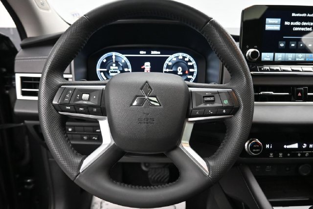 Used 2025 Mitsubishi Outlander SE AWD/4WD image 16