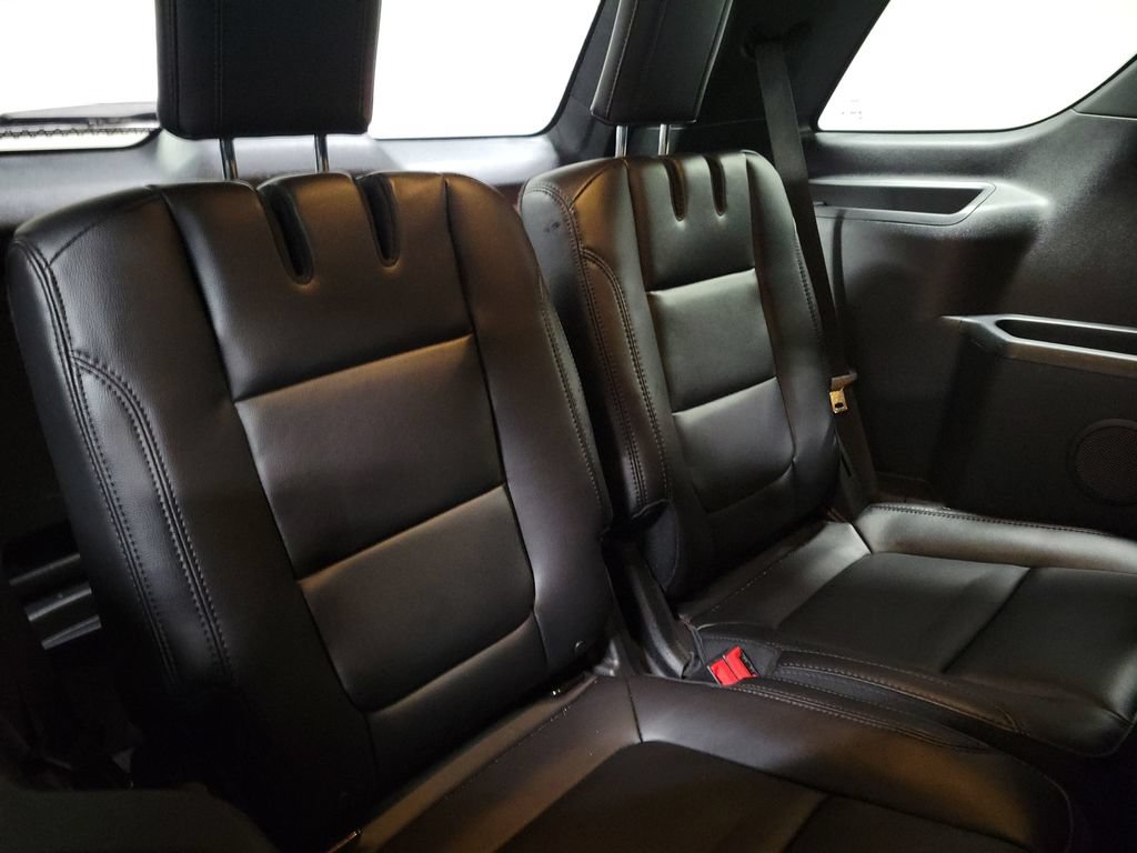 Used 2017 Ford Explorer XLT w/ Equipment Group 202A FWD image 32