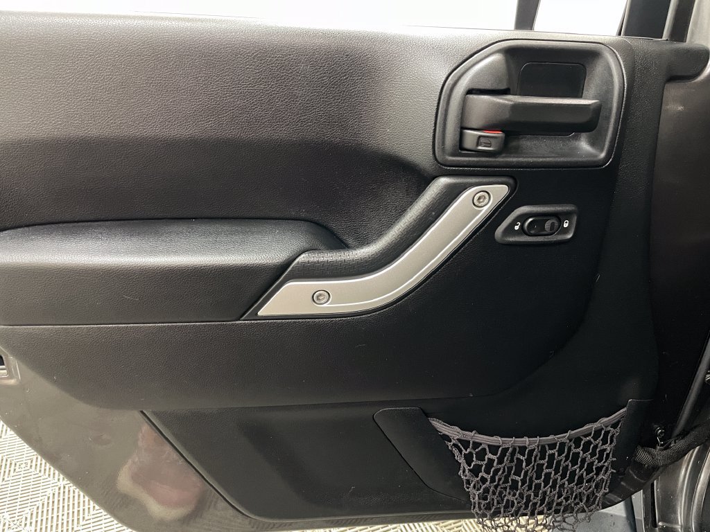 Used 2016 Jeep Wrangler Unlimited Sahara AWD/4WD image 18