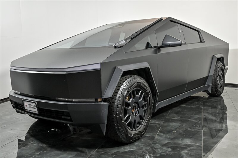 Used 2024 Tesla Cybertruck AWD Crew Cab image 5
