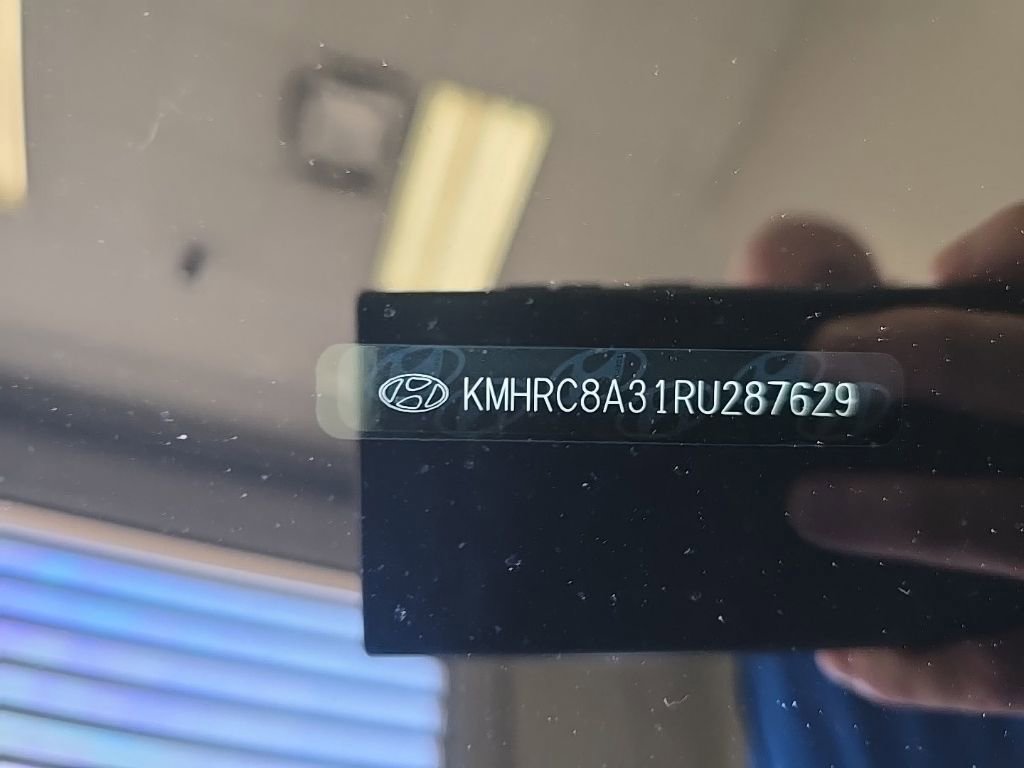Used 2024 Hyundai Venue Limited FWD image 8