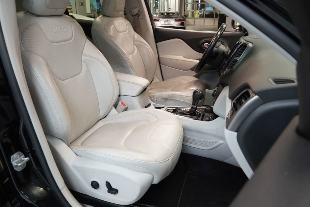 Used 2019 Jeep Cherokee Limited image 30