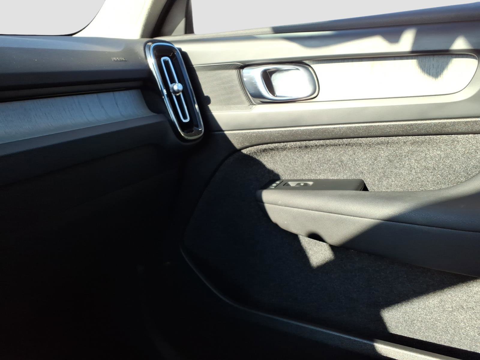 Certified 2023 Volvo XC40 B5 Plus w/ Driver Assist Package image 22