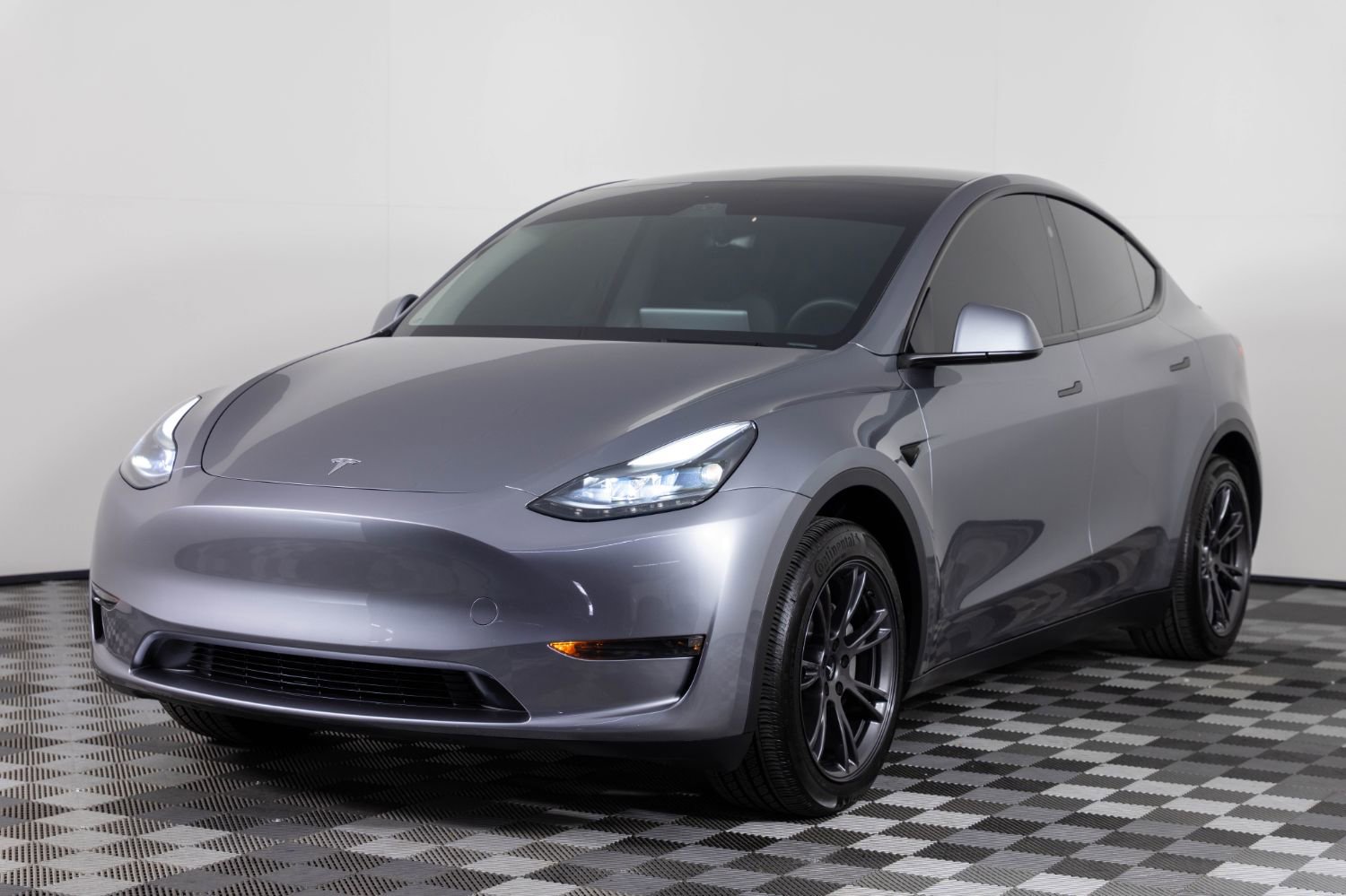 Used 2025 Tesla Model Y Long Range image 2