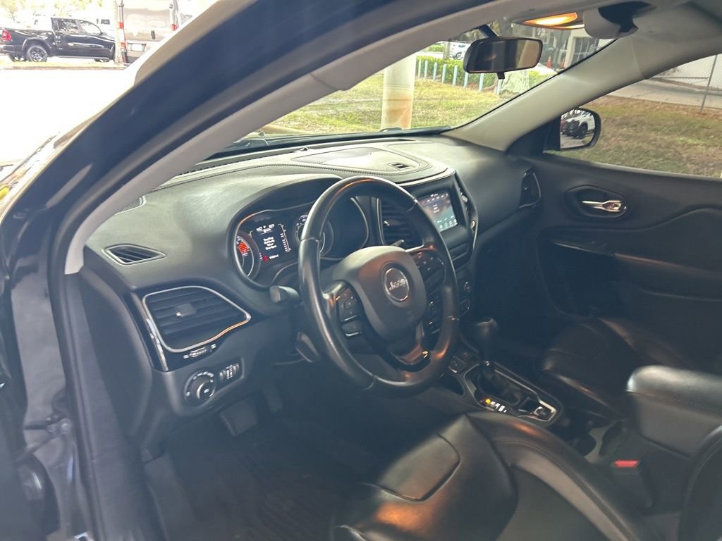 Used 2019 Jeep Cherokee Altitude image 6