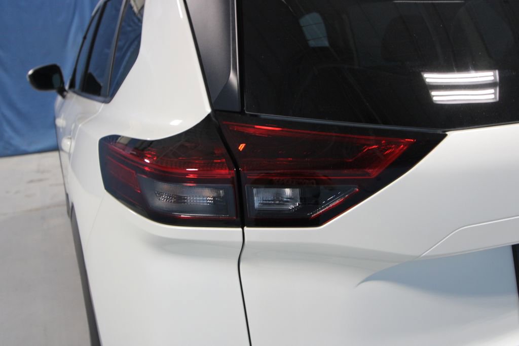 Used 2022 Nissan Rogue SV AWD/4WD image 38