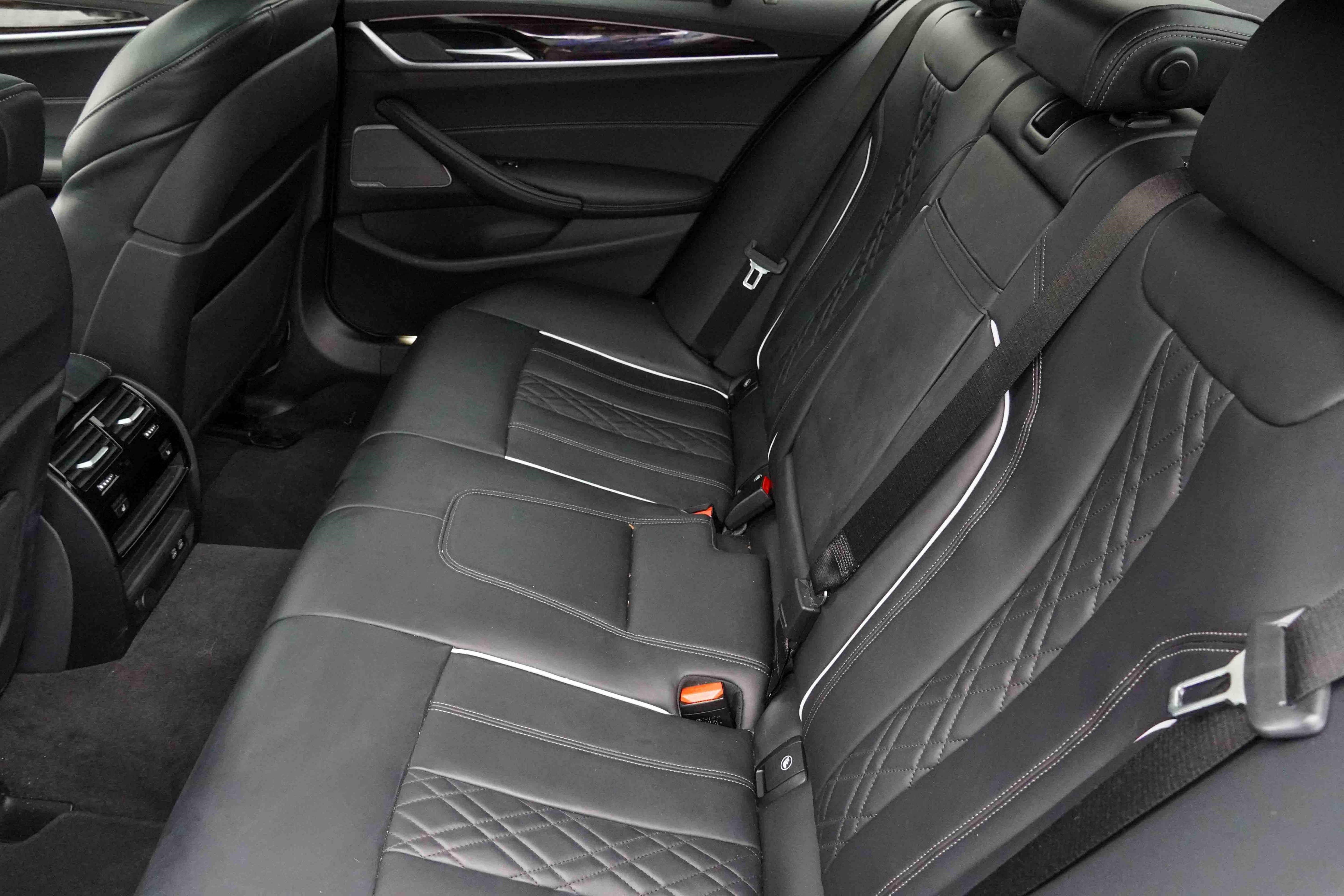 Used 2022 BMW M550i xDrive w/ Executive Package image 39
