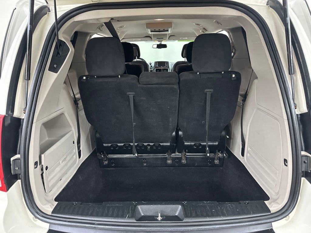 Used 2012 Dodge Grand Caravan SXT w/ Entertainment Group 1 FWD image 31