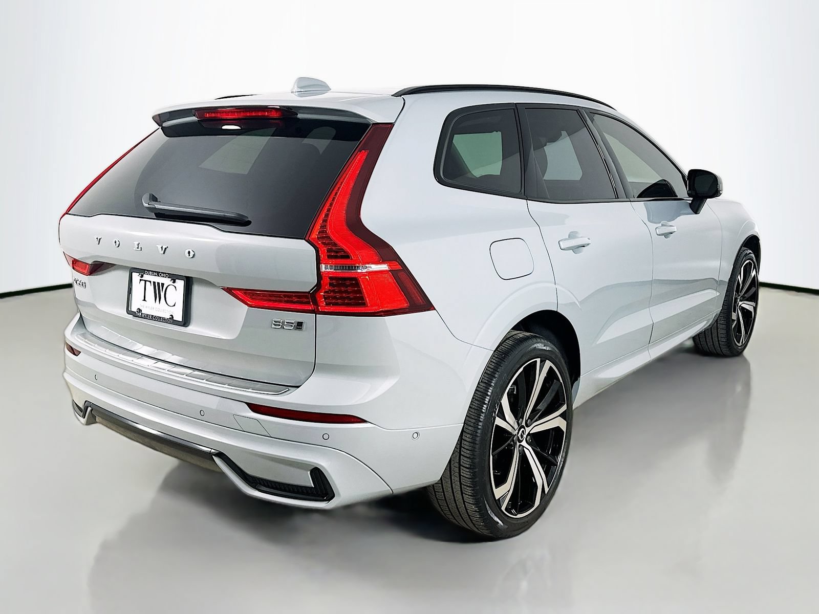 Used 2024 Volvo XC60 B5 Ultimate w/ Protection Package Premier AWD/4WD image 5