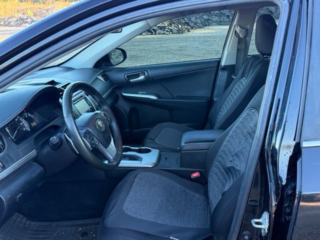 Used 2014 Toyota Camry SE FWD image 13