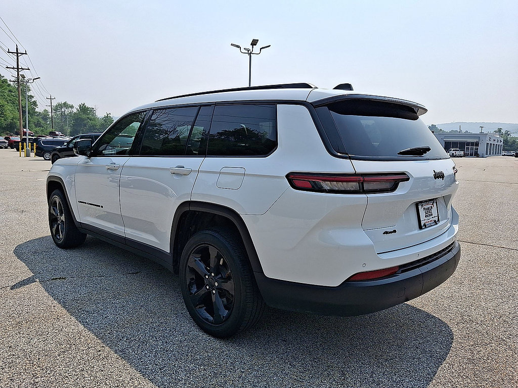 Used 2023 Jeep Grand Cherokee L Altitude AWD/4WD image 22