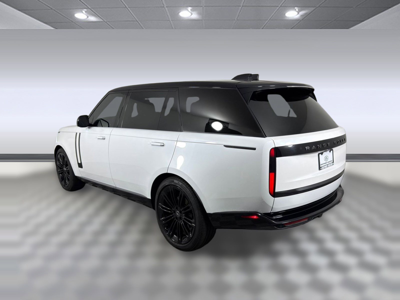 Used 2025 Land Rover Range Rover Long Wheelbase SE image 3