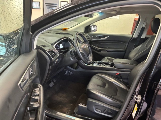 Used 2020 Ford Edge Titanium AWD/4WD image 16